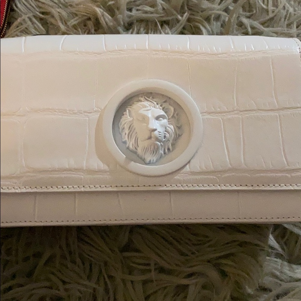 White Versus Versace